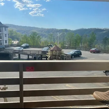 Relaxing Mountain Condo In Gatlinburg With City View !